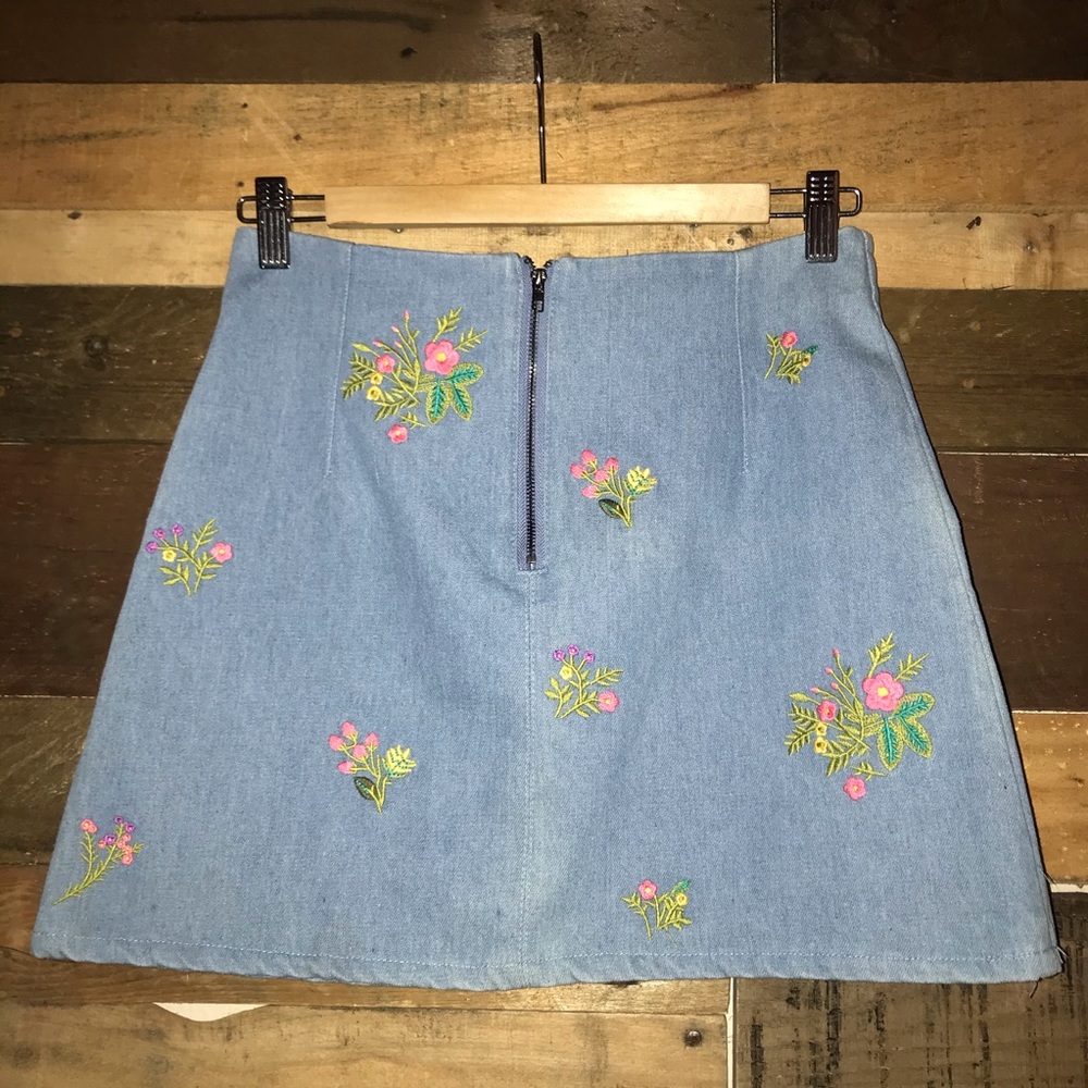 Floral Embroidered Light Wash Denim Jean Skirt - Picture 3 of 7